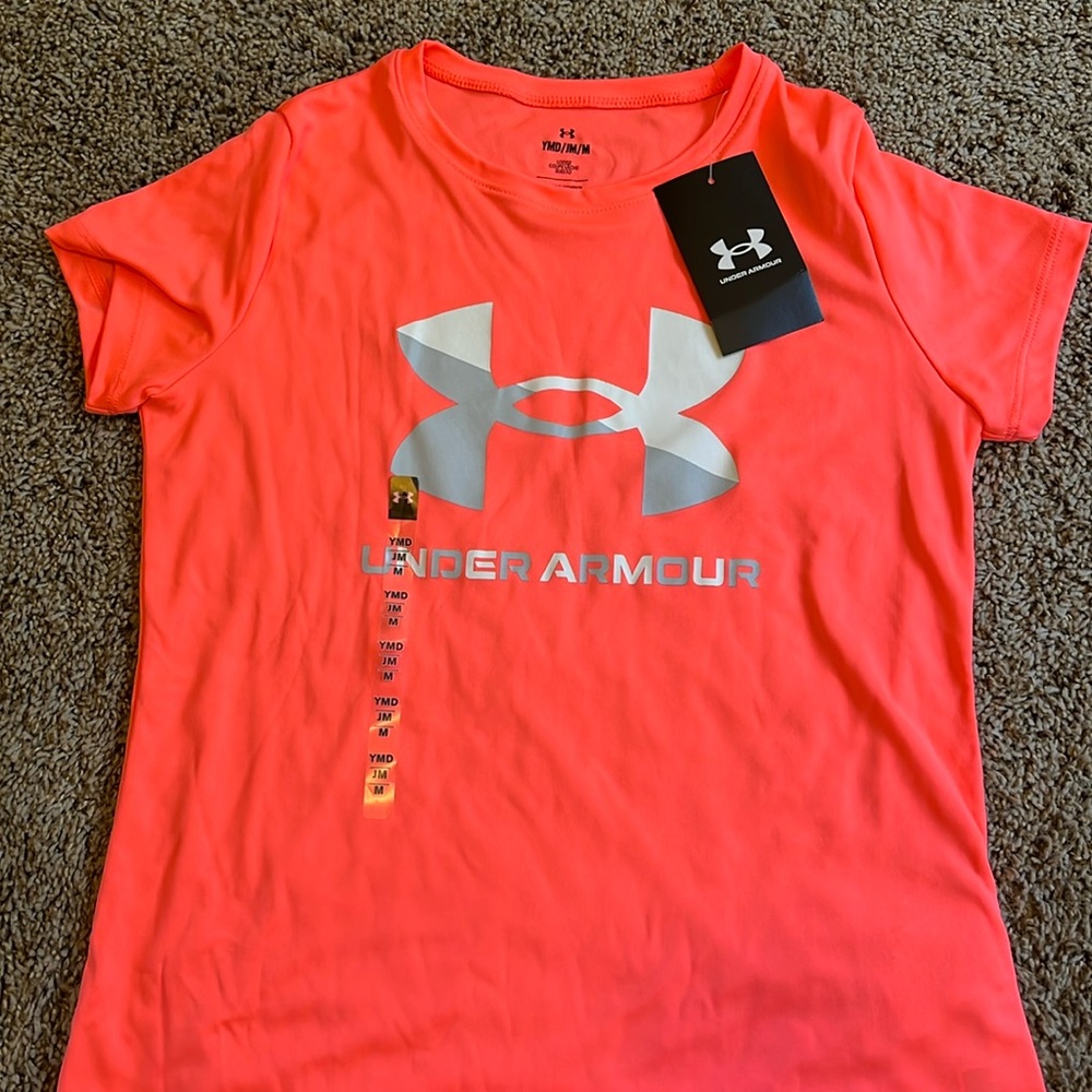 Girls hot pink Under Armour size M shirt. New with tags.